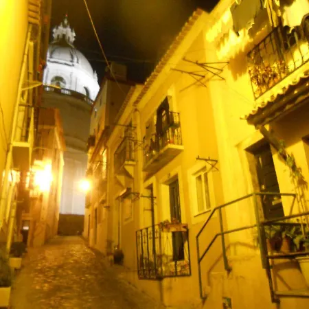 Alfama Panteao 4 Guests Apartment *